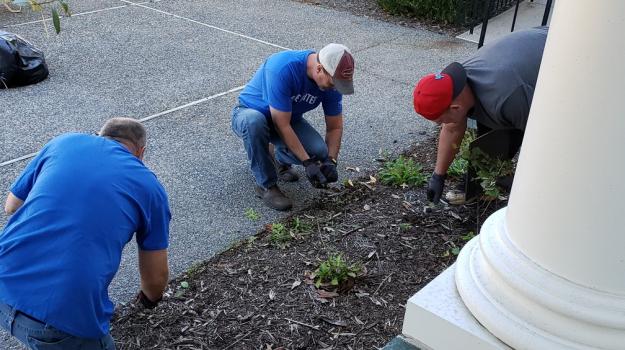 Eastman Chemical Volunteers Assisting with sprucing up the landscape at Piedmont Arts