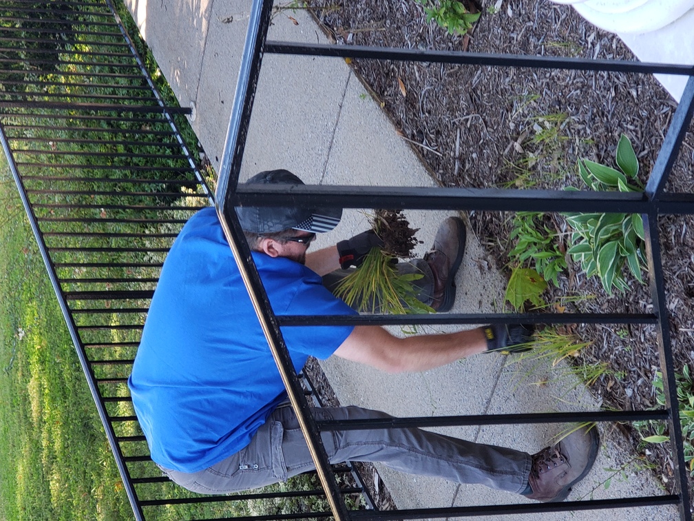 Eastman Chemical Volunteers Assisting with sprucing up the landscape at Piedmont Arts