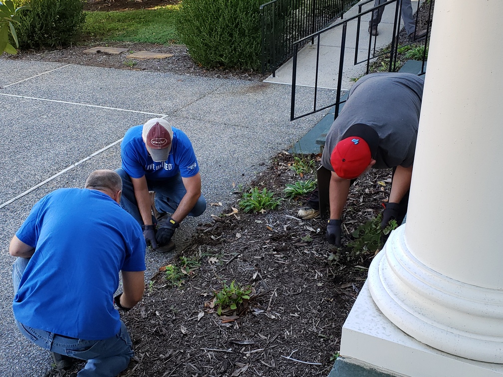 Eastman Chemical Volunteers Assisting with sprucing up the landscape at Piedmont Arts